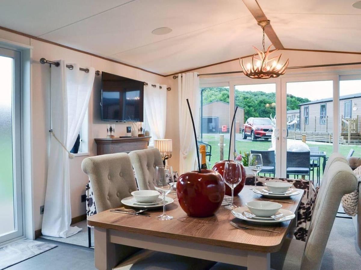 Luxury Boutique Style Lodge With Hot Tub ブリドリントン エクステリア 写真