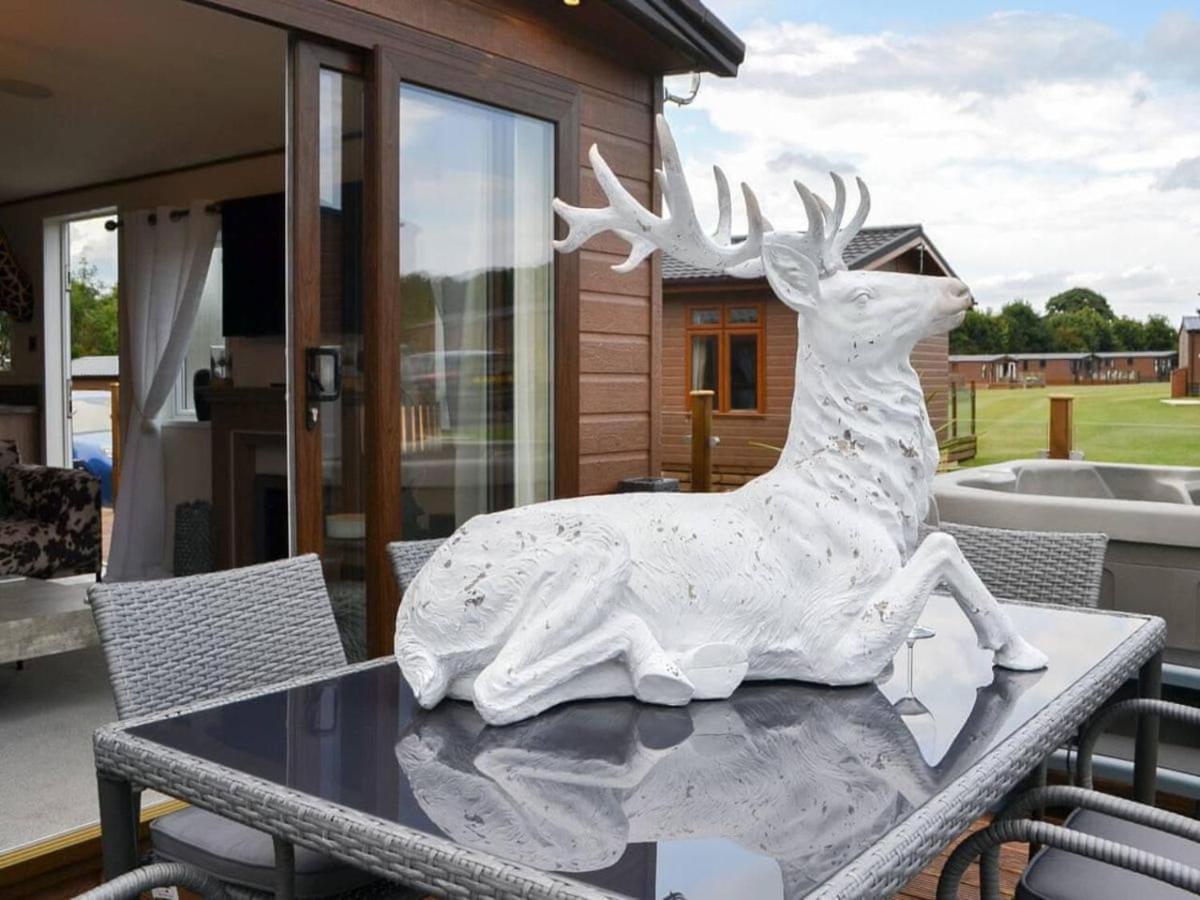 Luxury Boutique Style Lodge With Hot Tub ブリドリントン エクステリア 写真