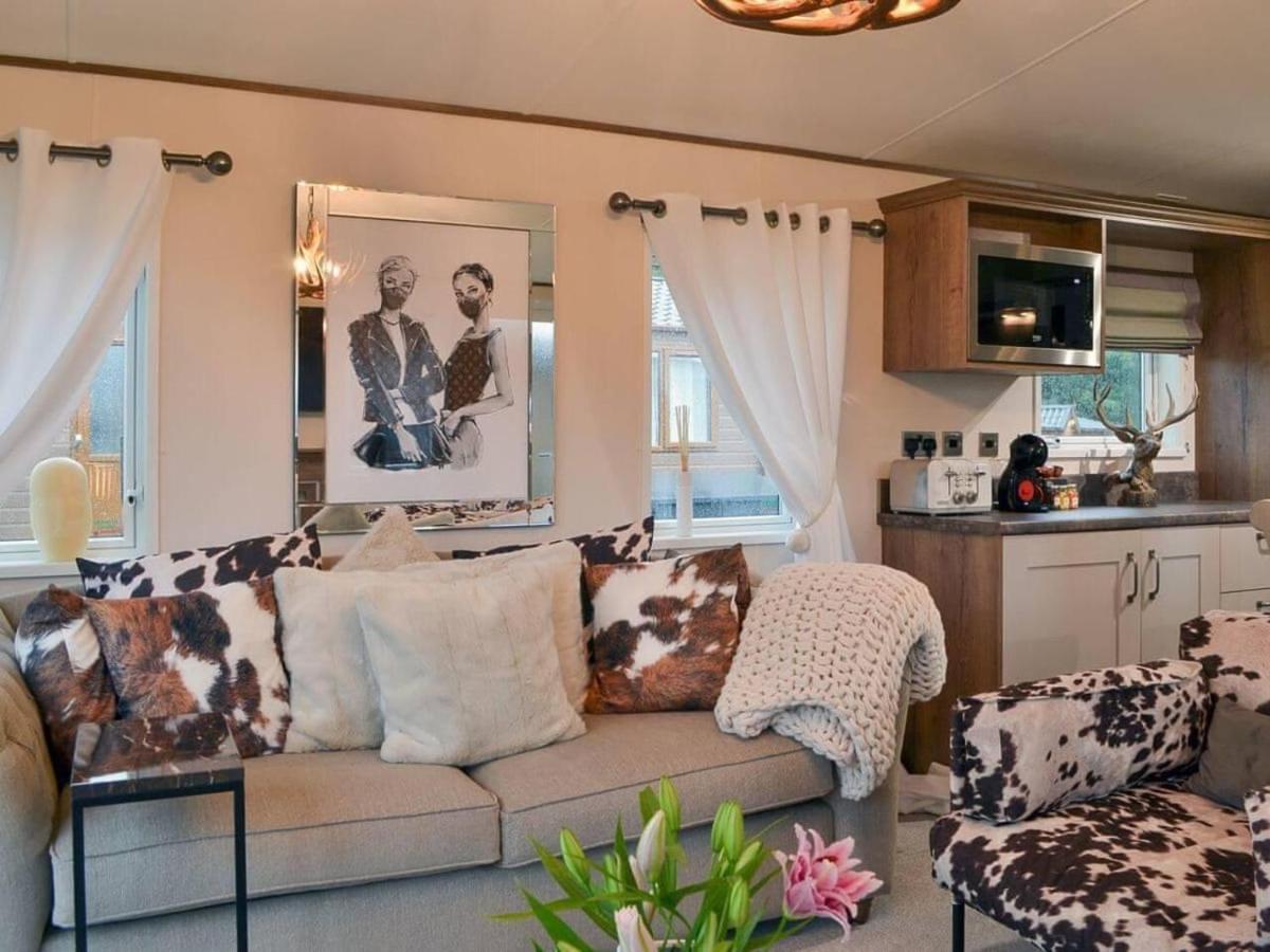 Luxury Boutique Style Lodge With Hot Tub ブリドリントン エクステリア 写真