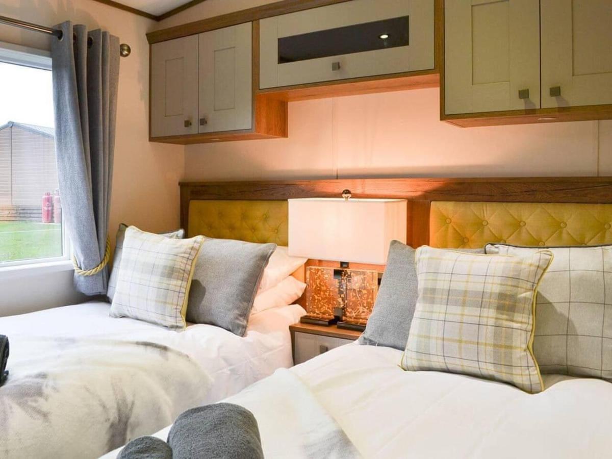 Luxury Boutique Style Lodge With Hot Tub ブリドリントン エクステリア 写真