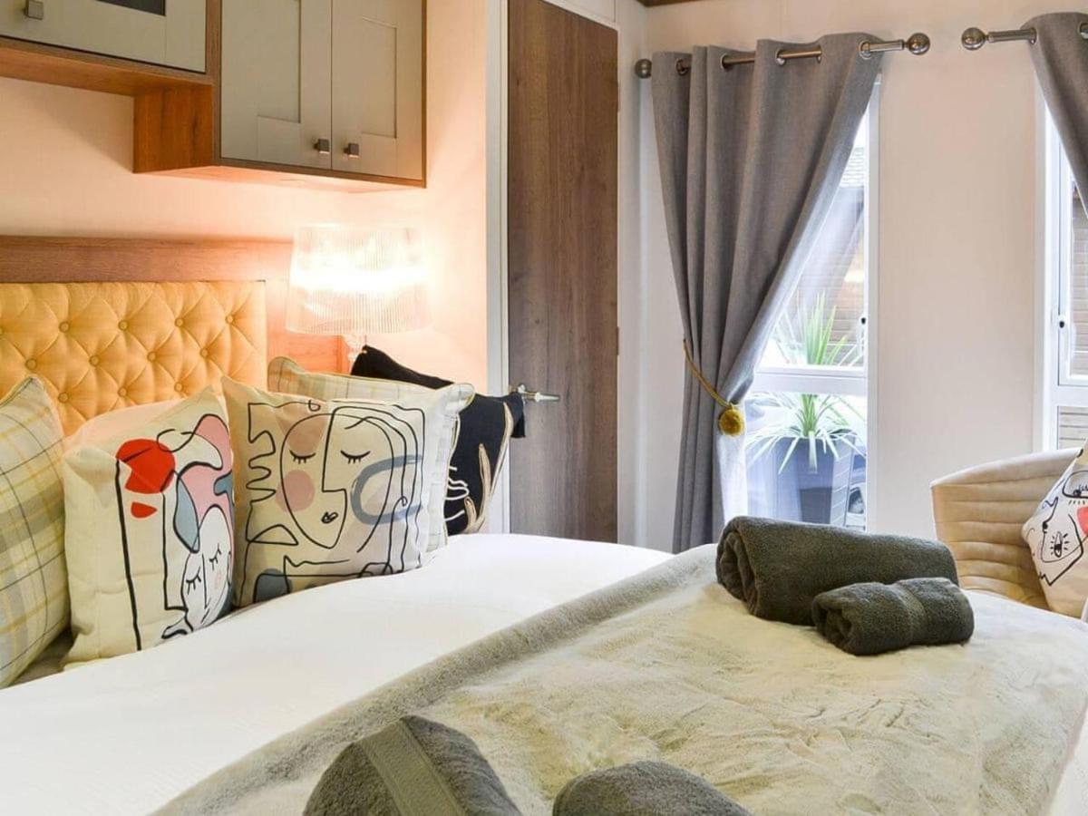 Luxury Boutique Style Lodge With Hot Tub ブリドリントン エクステリア 写真