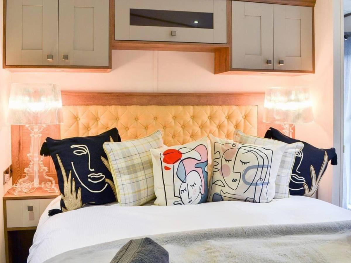 Luxury Boutique Style Lodge With Hot Tub ブリドリントン エクステリア 写真