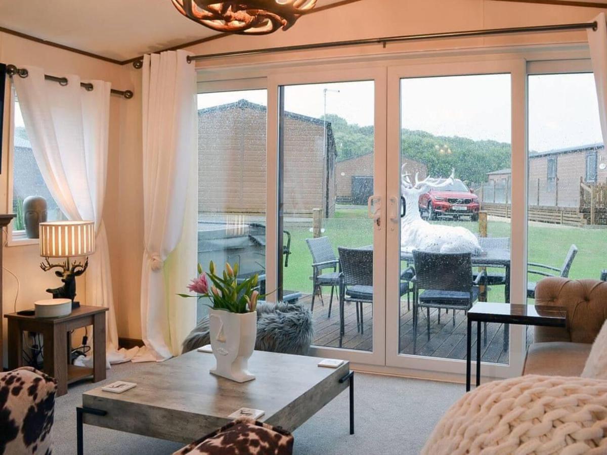 Luxury Boutique Style Lodge With Hot Tub ブリドリントン エクステリア 写真