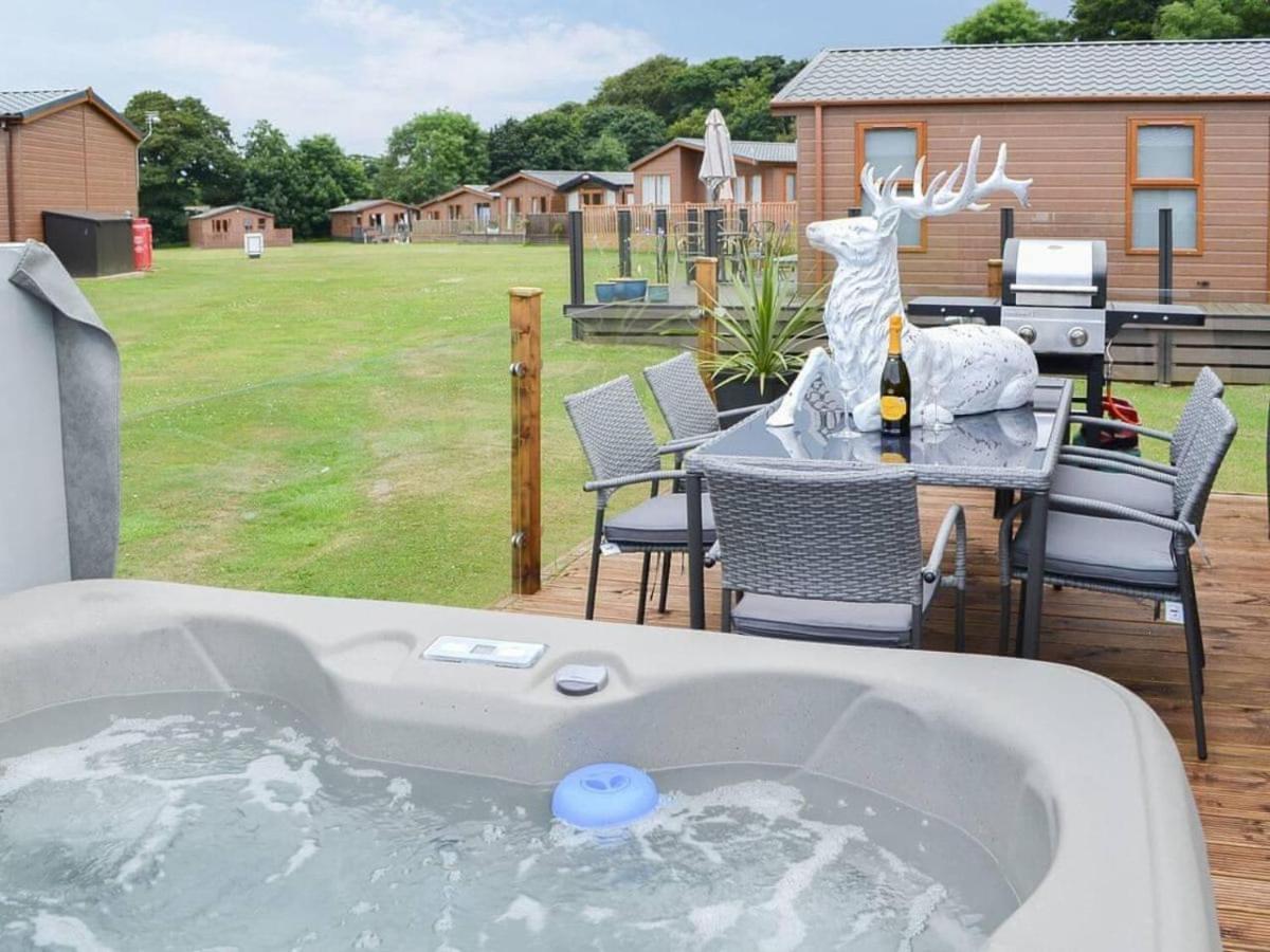 Luxury Boutique Style Lodge With Hot Tub ブリドリントン エクステリア 写真
